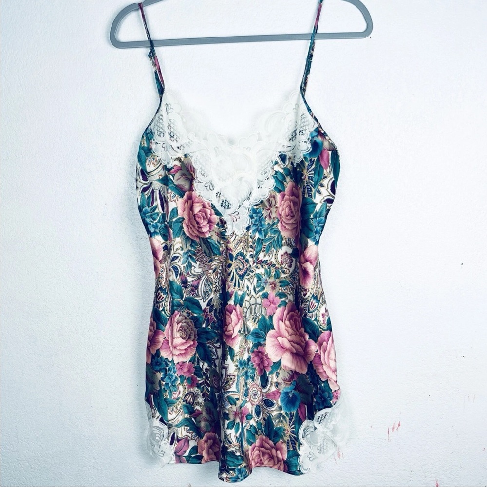 VTG Victoria’s Secret size L satin lace slip chemise